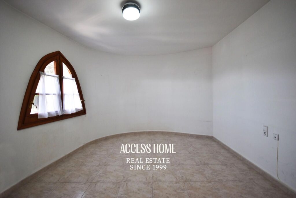 Casa en venta en Les Sureres, Mataró, con jardín y piscina