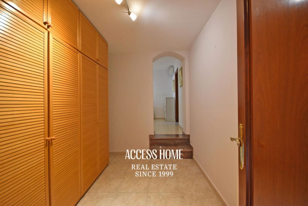 Casa en venta en Les Sureres, Mataró, con jardín y piscina