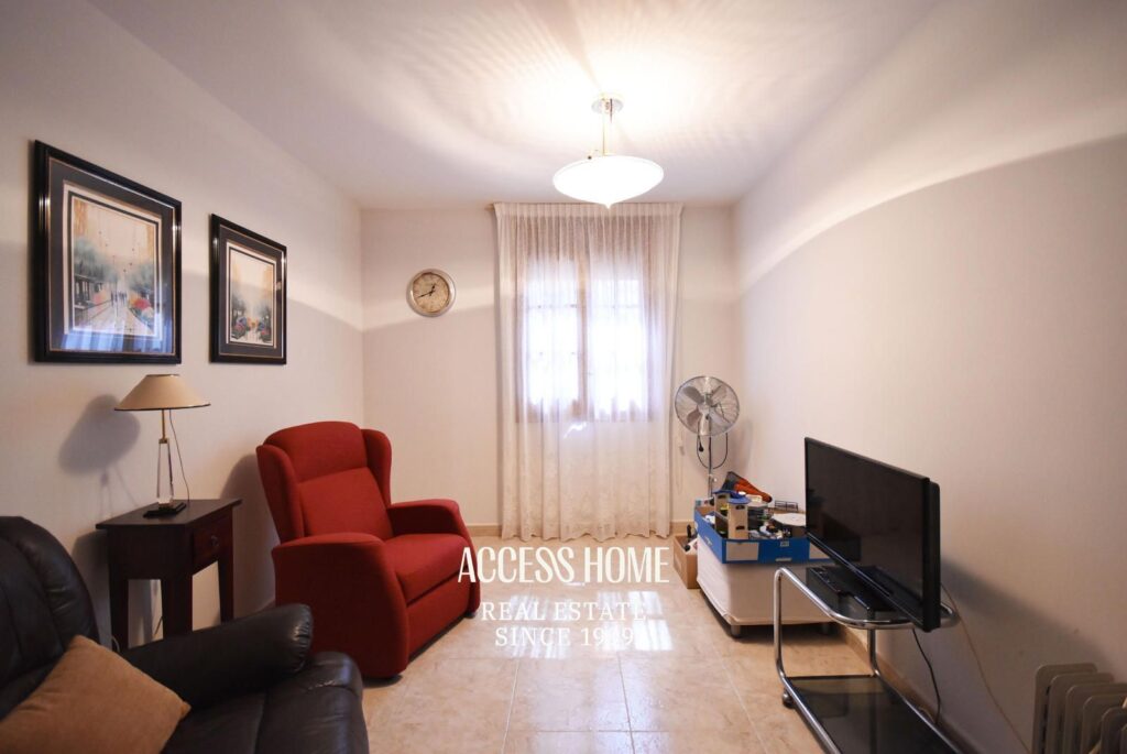Casa en venta en Les Sureres, Mataró, con jardín y piscina