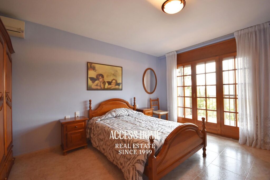Casa en venta en Les Sureres, Mataró, con jardín y piscina