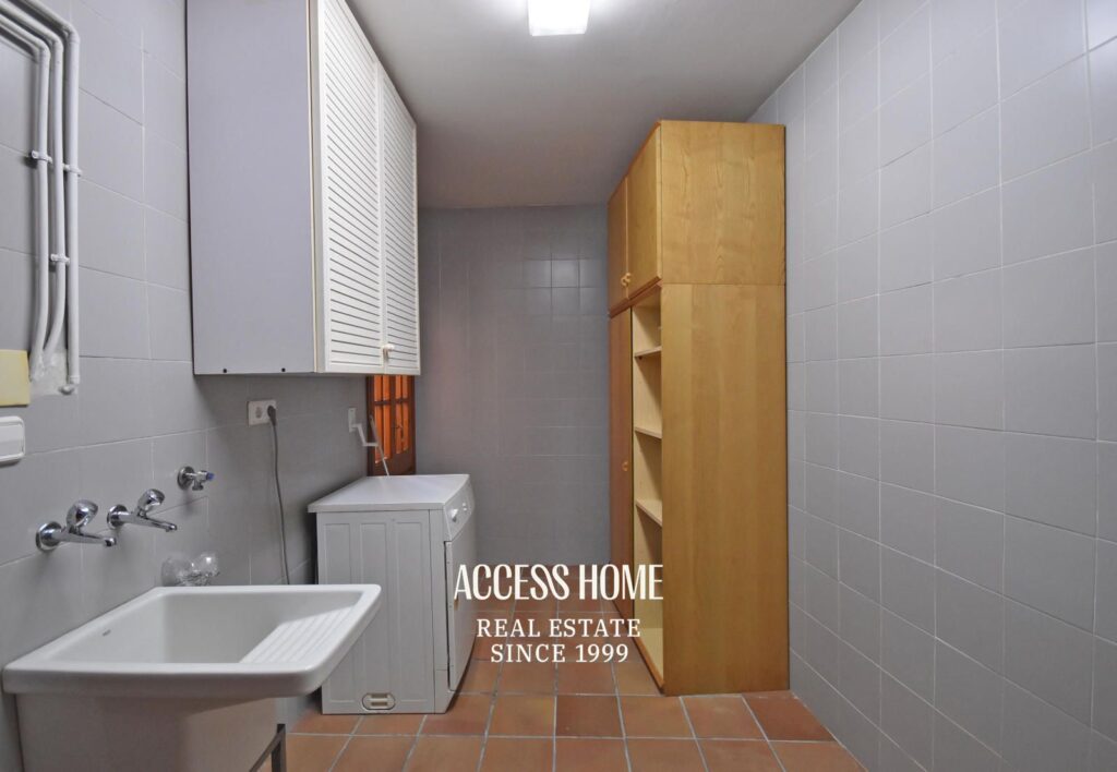 Casa en venta en Les Sureres, Mataró, con jardín y piscina