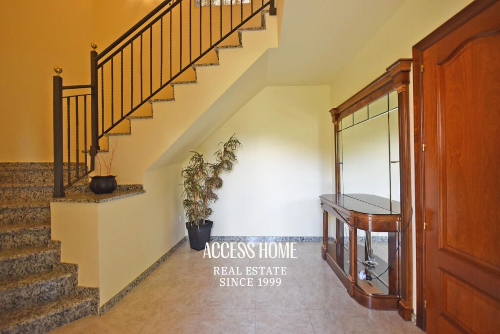 Casa en venta en Les Sureres, Mataró, con jardín y piscina