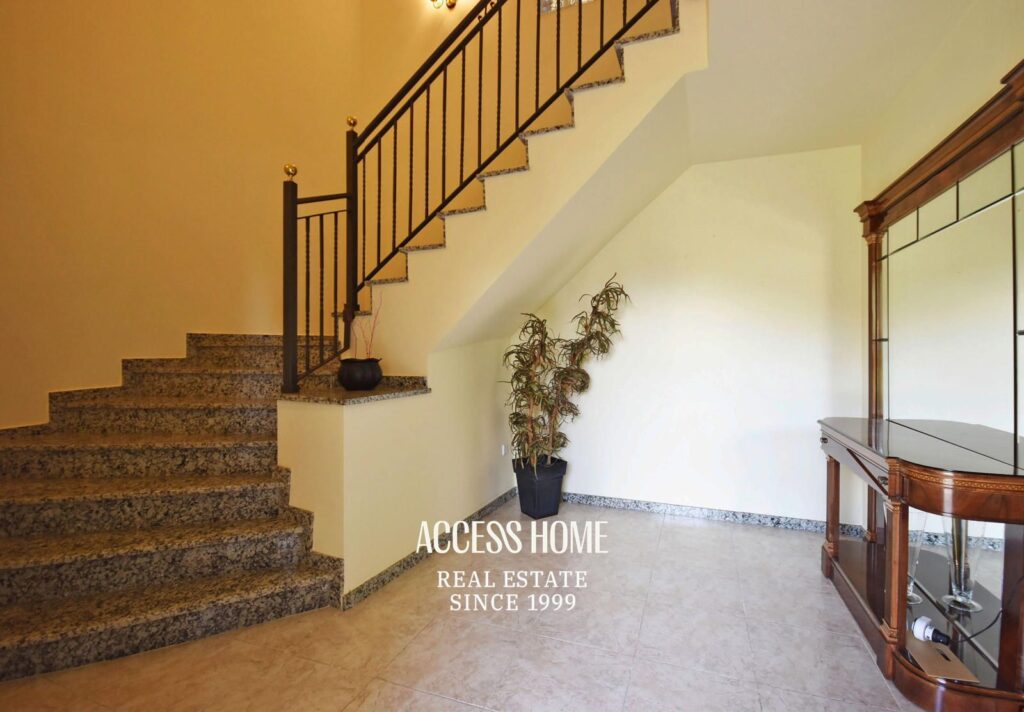Casa en venta en Les Sureres, Mataró, con jardín y piscina