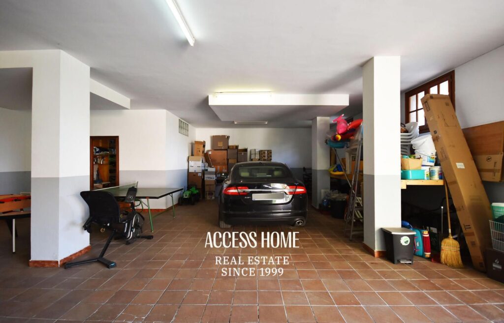 Casa en venta en Les Sureres, Mataró, con jardín y piscina