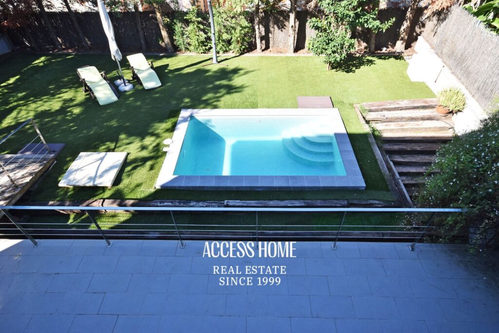 Amplia casa con jardín y piscina en zona residencial de Alella