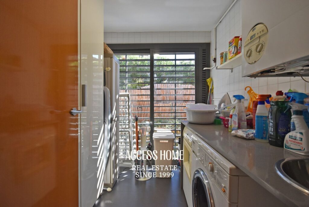 Amplia casa con jardín y piscina en zona residencial de Alella