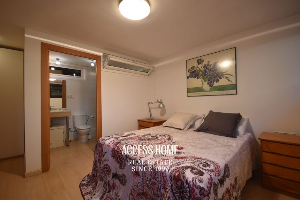 Amplia casa con jardín y piscina en zona residencial de Alella