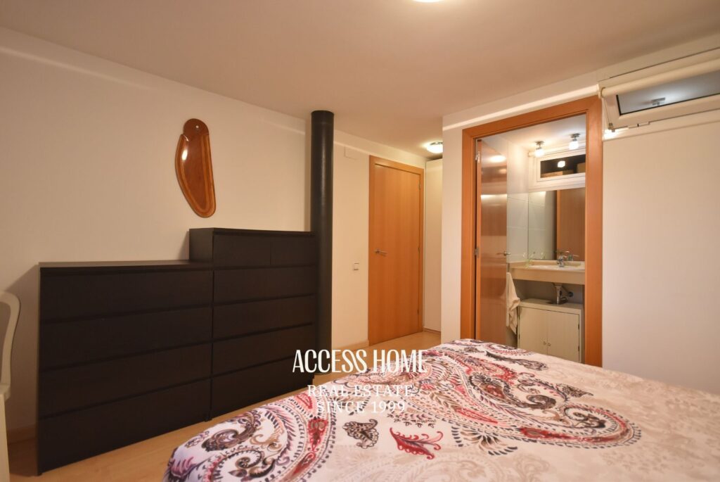 Amplia casa con jardín y piscina en zona residencial de Alella