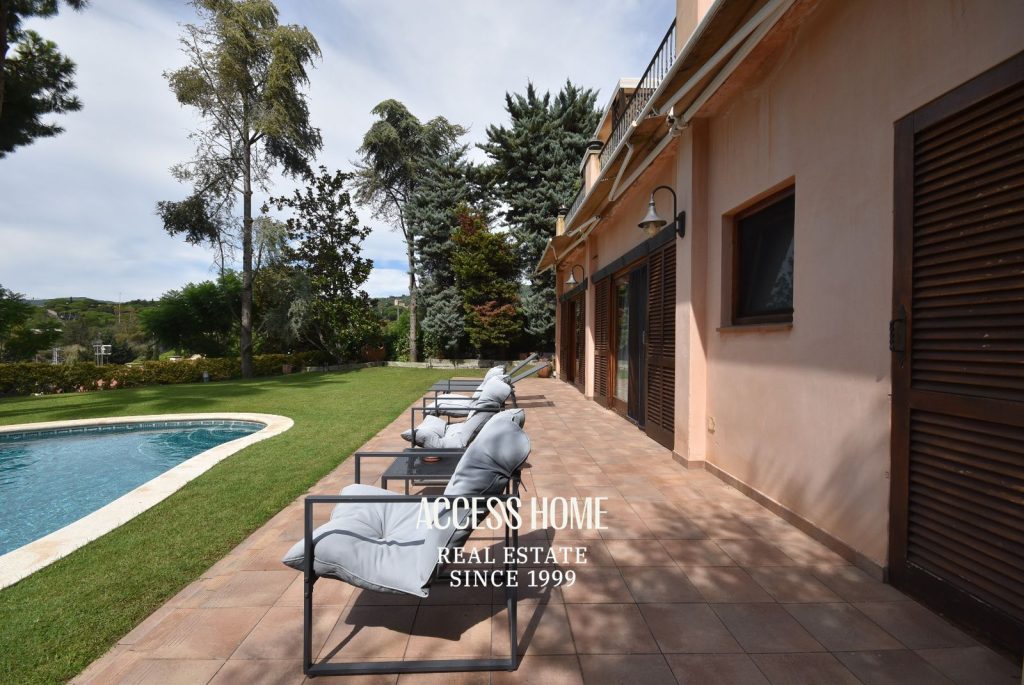 Exclusiva casa con vistas al mar, piscina privada y casa de invitados en Caldes d’Estrac