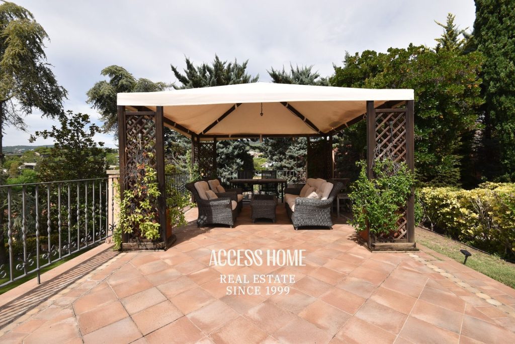 Exclusiva casa con vistas al mar, piscina privada y casa de invitados en Caldes d’Estrac