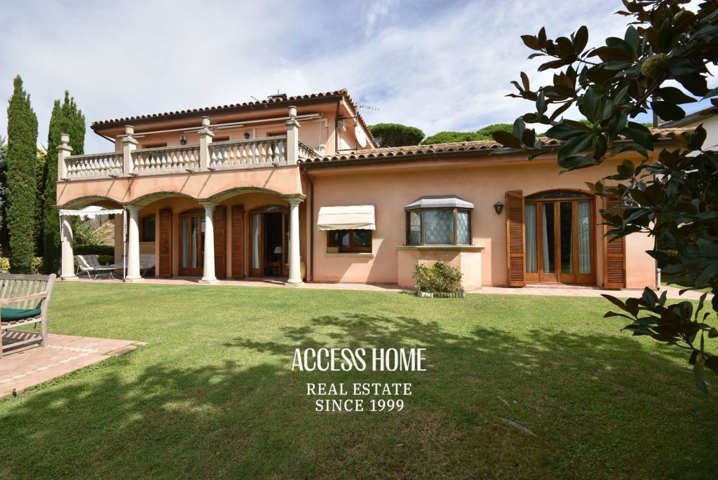 Exclusiva casa con vistas al mar, piscina privada y casa de invitados en Caldes d’Estrac
