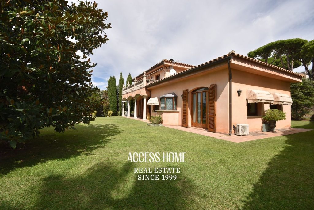 Exclusiva casa con vistas al mar, piscina privada y casa de invitados en Caldes d’Estrac