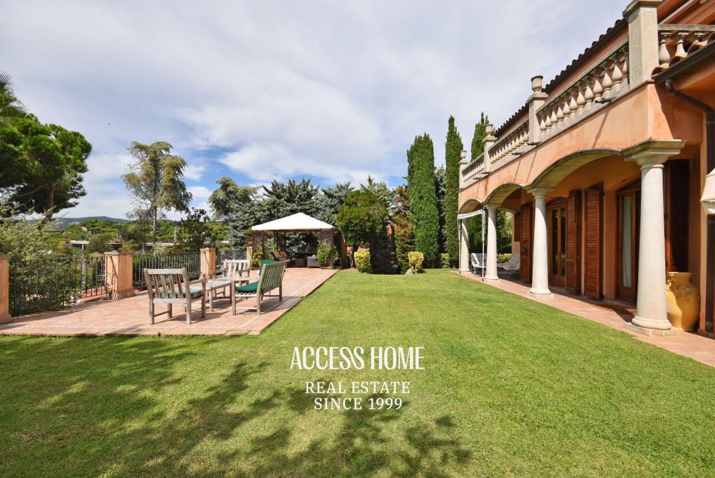 Exclusiva casa con vistas al mar, piscina privada y casa de invitados en Caldes d’Estrac