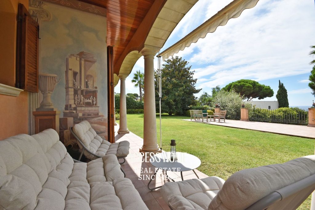 Exclusiva casa con vistas al mar, piscina privada y casa de invitados en Caldes d’Estrac