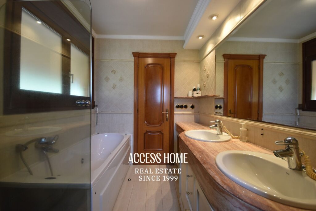 Exclusiva casa con vistas al mar, piscina privada y casa de invitados en Caldes d’Estrac