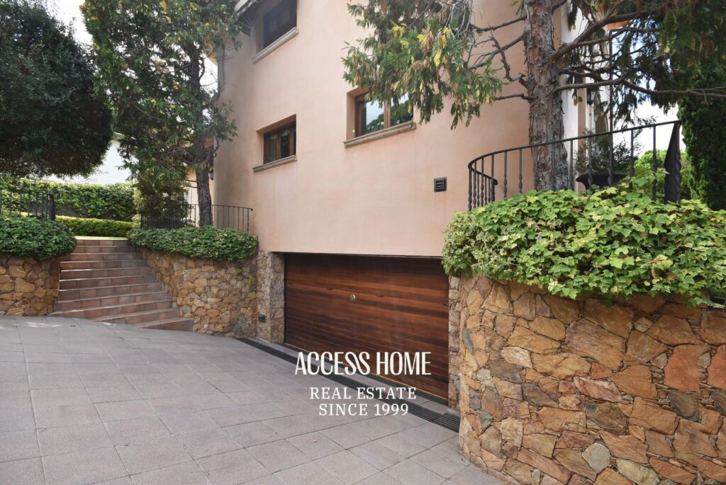 Exclusiva casa con vistas al mar, piscina privada y casa de invitados en Caldes d’Estrac