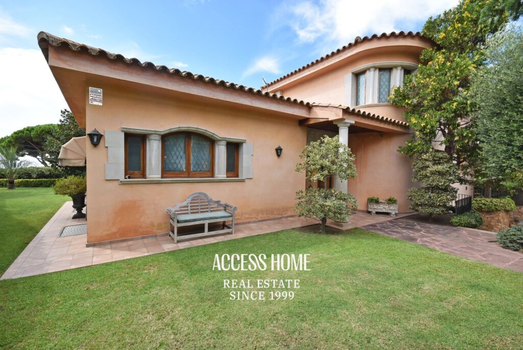 Exclusiva casa con vistas al mar, piscina privada y casa de invitados en Caldes d’Estrac