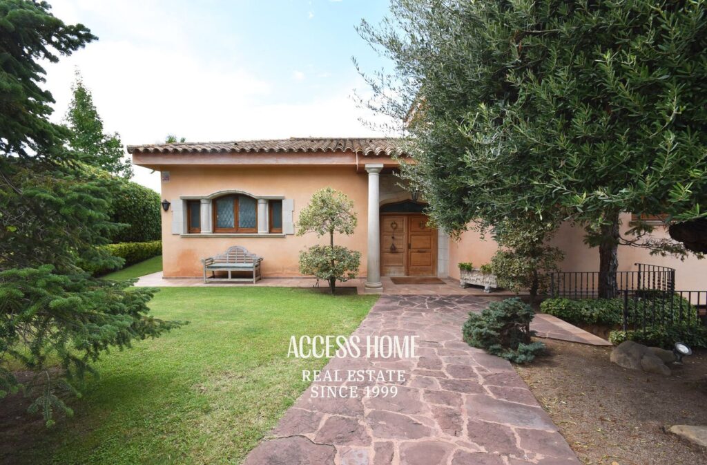 Exclusiva casa con vistas al mar, piscina privada y casa de invitados en Caldes d’Estrac