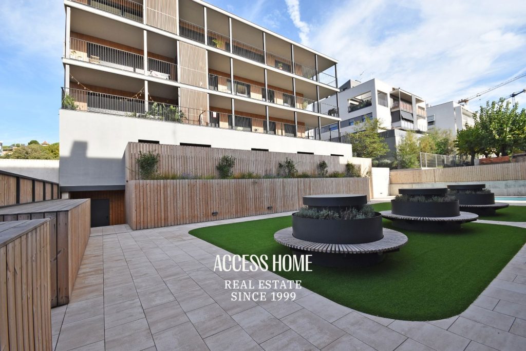 Ático dúplex de nueva construcción con piscina comunitaria