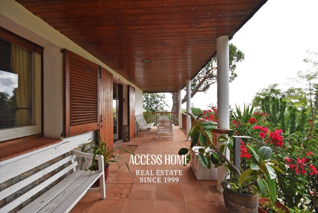 Casa en amplia parcela situada en Premià de Dalt