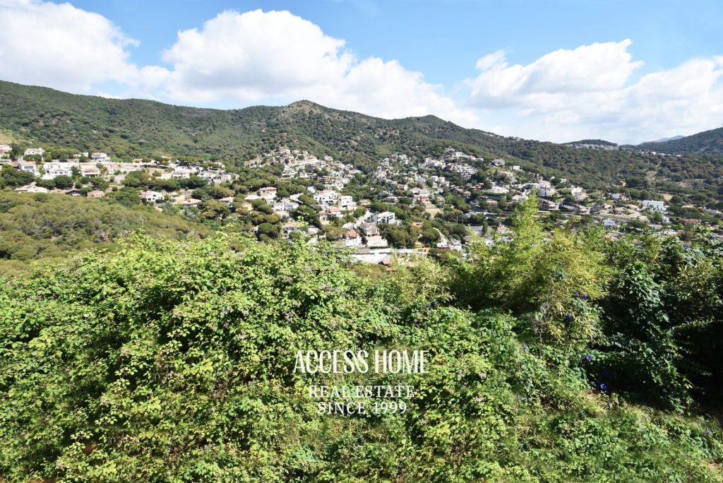 Finca en venta en Alella con viviendas independientes y panorámicas vistas a mar