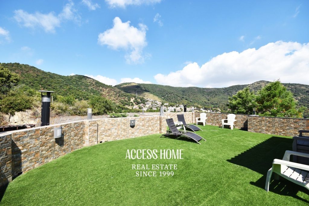 Finca en venta en Alella con viviendas independientes y panorámicas vistas a mar