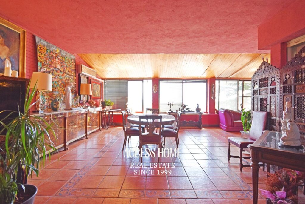 Finca en venta en Alella con viviendas independientes y panorámicas vistas a mar