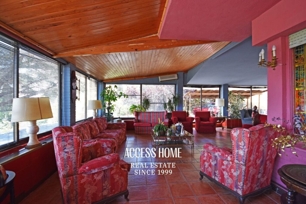 Finca en venta en Alella con viviendas independientes y panorámicas vistas a mar