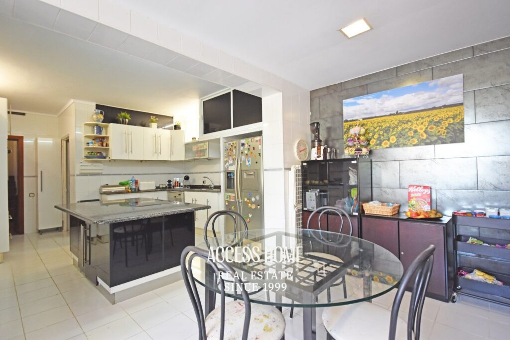 Finca en venta en Alella con viviendas independientes y panorámicas vistas a mar