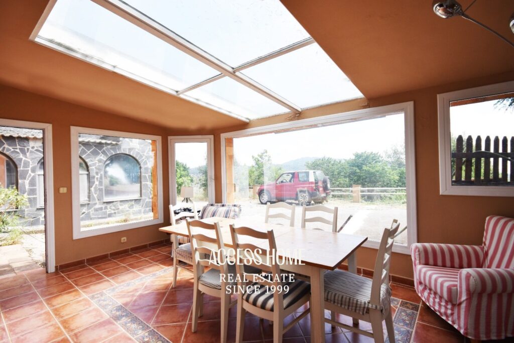 Finca en venta en Alella con viviendas independientes y panorámicas vistas a mar