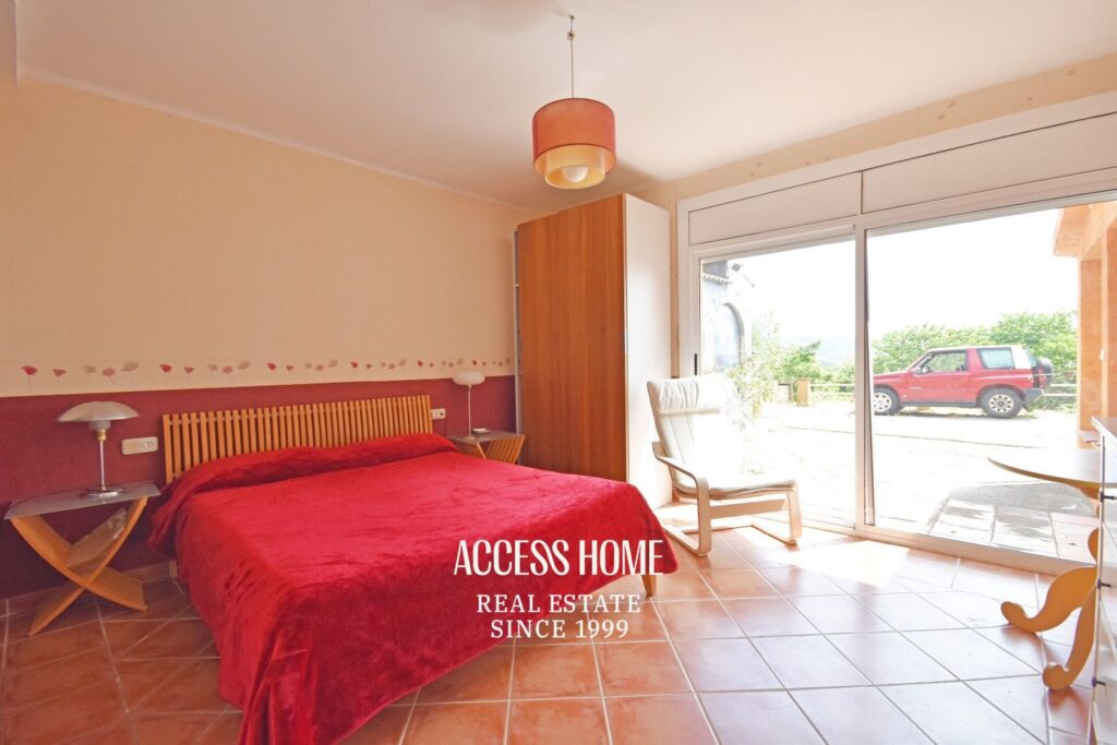 Finca en venta en Alella con viviendas independientes y panorámicas vistas a mar