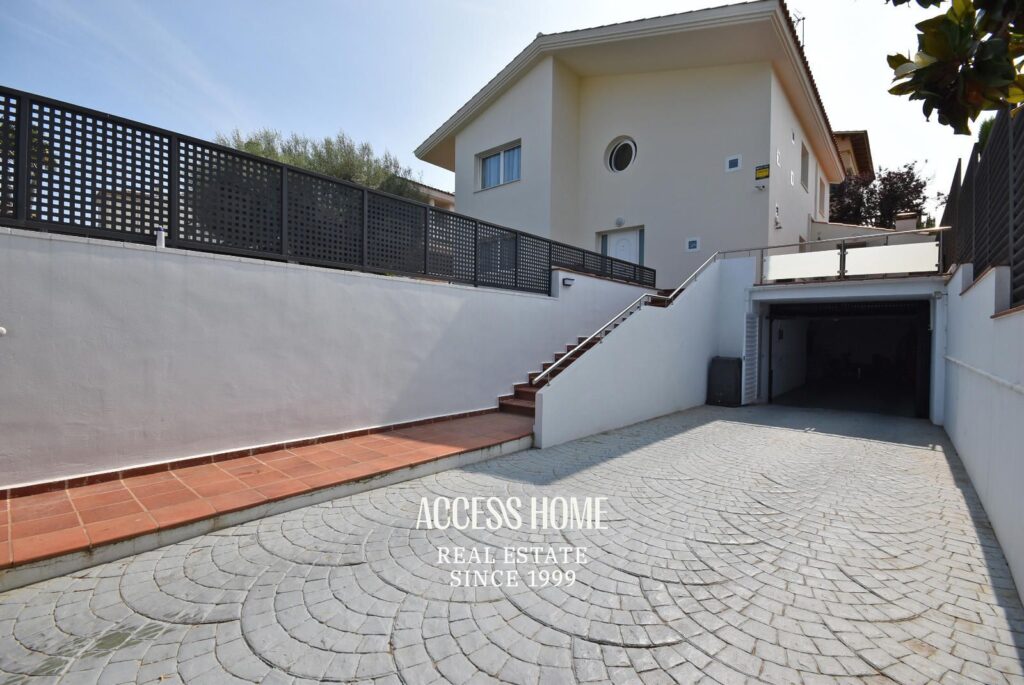 Excelente casa con piscina en La Serreta, Alella