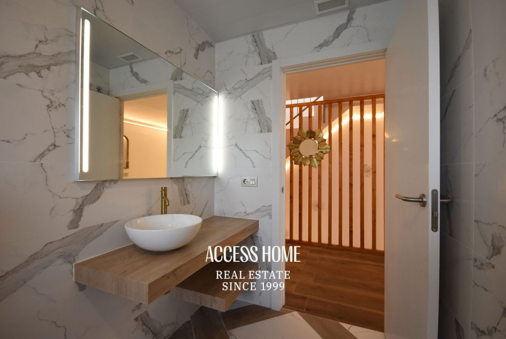 Casa de diseño moderno de nueva construcción en Montgat