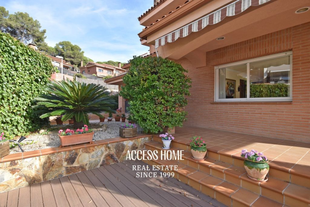 Magnifica casa en venta con jardín y piscina en Sant Pol de Mar