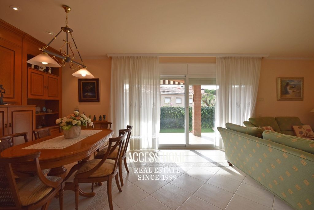 Magnifica casa en venta con jardín y piscina en Sant Pol de Mar