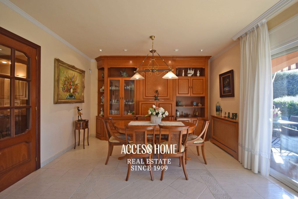 Magnifica casa en venta con jardín y piscina en Sant Pol de Mar