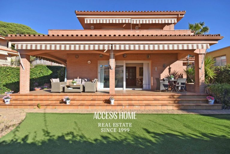 Magnifica casa en venta con jardín y piscina en Sant Pol de Mar