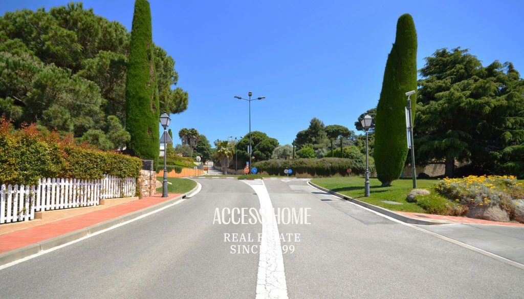 Magnifica parcela en venta con vistas al mar en la Urbanización esta zona