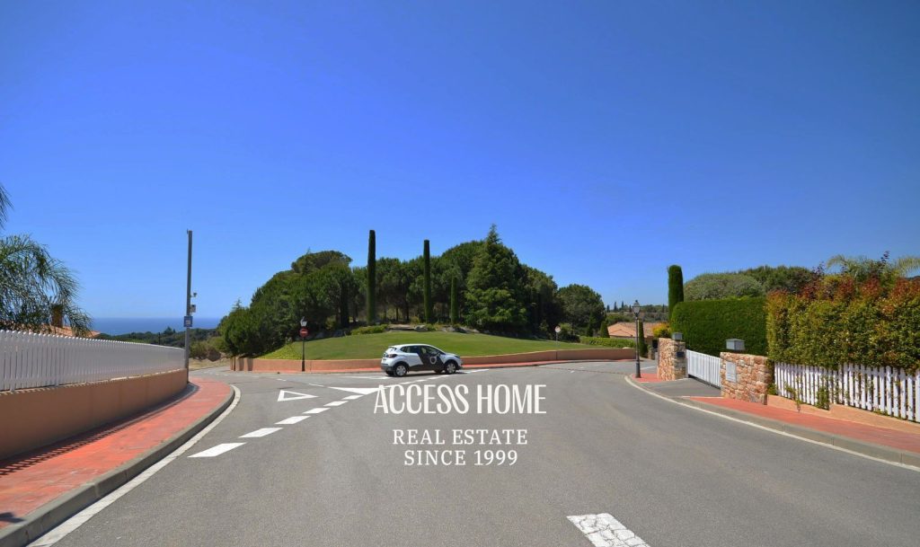 Magnifica parcela en venta con vistas al mar en la Urbanización esta zona