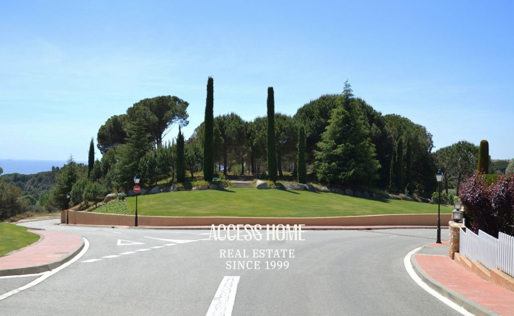 Magnifica parcela en venta con vistas al mar en la Urbanización esta zona