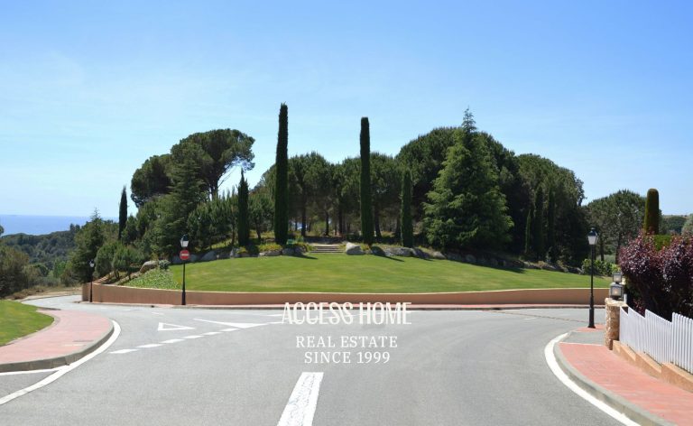 Magnifica parcela en venta con vistas al mar en la Urbanización esta zona