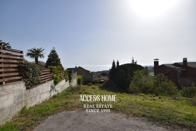 Magnifica parcela con vistas a mar en venta en Teià.