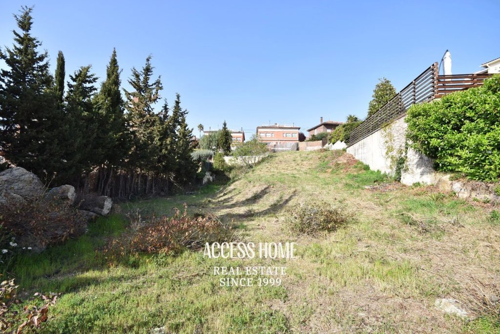 Magnifica parcela con vistas a mar en venta en Teià.