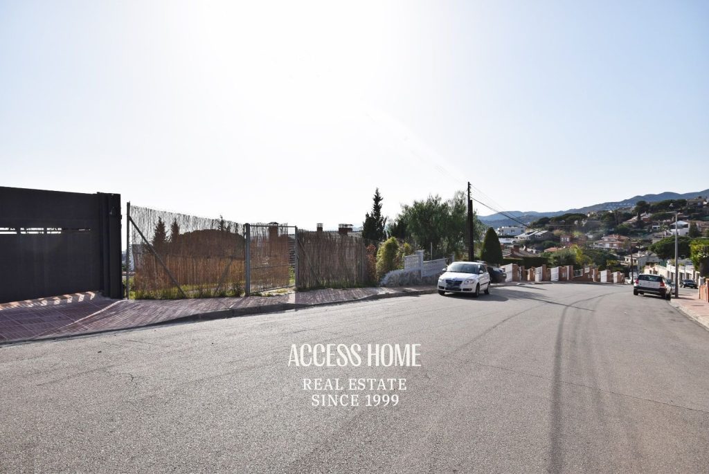 Magnifica parcela con vistas a mar en venta en Teià.