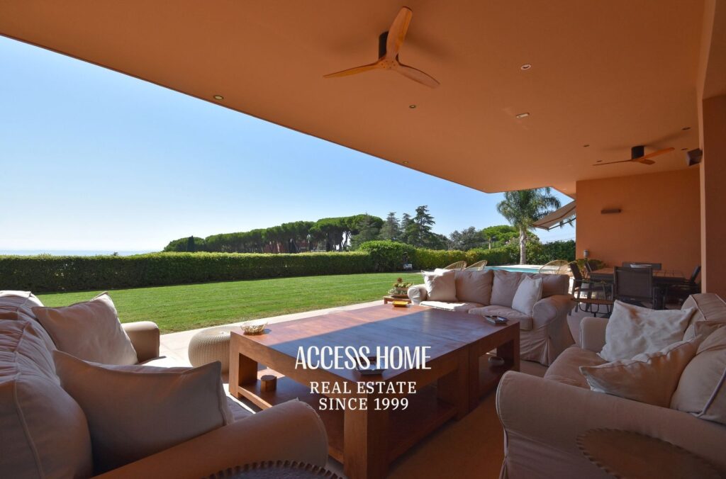 Exclusividad, diseño y Mediterráneo: una vivienda excepcional en centro de Sant Vicenç de Montalt