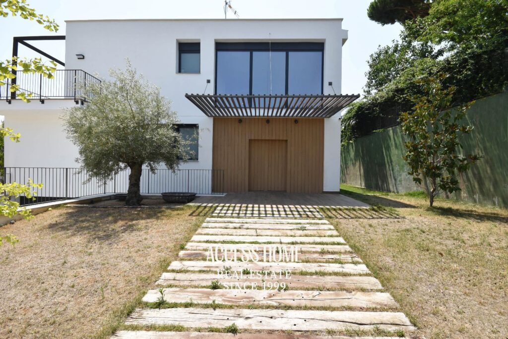 Casa seminueva en venta en Premià de Dalt con vistas al mar