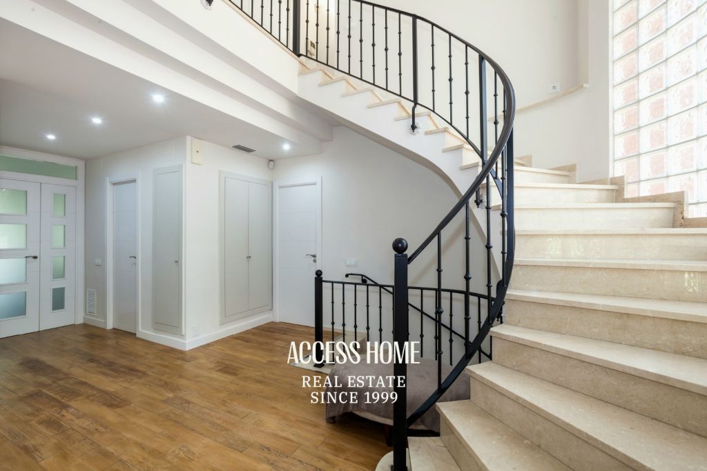 Villa de lujo  en venta con piscina privada a pasos del mar en Gavà Mar, Barcelona