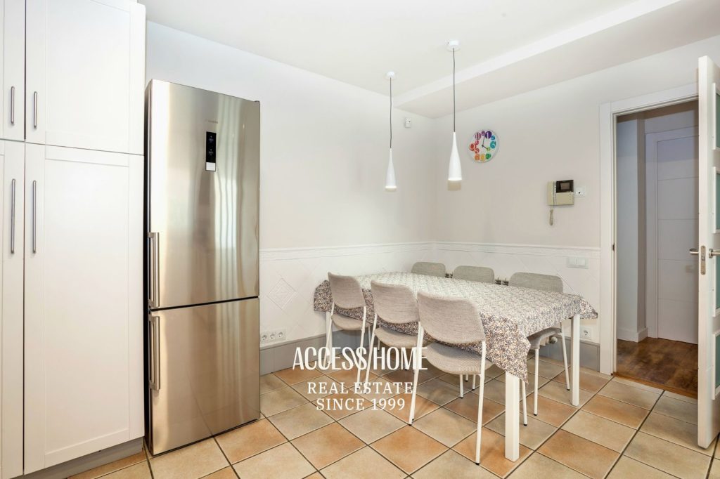 Villa de lujo  en venta con piscina privada a pasos del mar en Gavà Mar, Barcelona