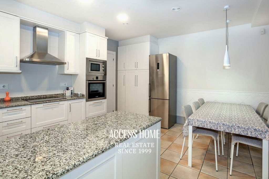 Villa de lujo  en venta con piscina privada a pasos del mar en Gavà Mar, Barcelona