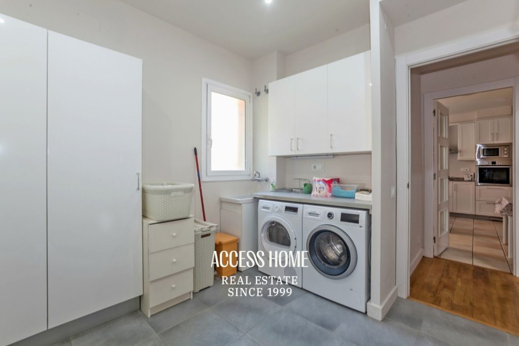 Villa de lujo  en venta con piscina privada a pasos del mar en Gavà Mar, Barcelona